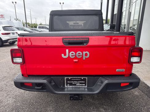 Used 2021 Jeep Gladiator Overland w/ Trailer Tow Package AWD/4WD image 5