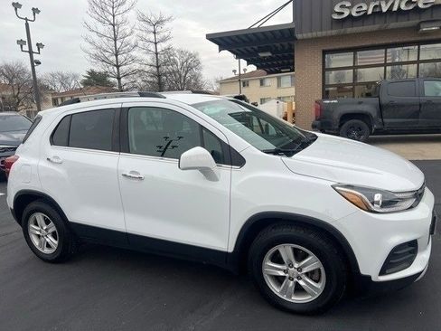 Used 2019 Chevrolet Trax LT w/ LT Convenience Package image 3