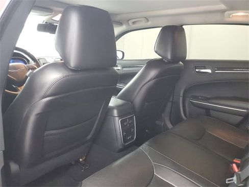 Used 2020 Chrysler 300 Limited image 11