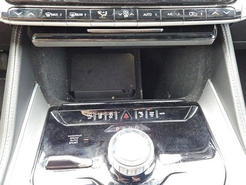 Used 2025 Jeep Wagoneer 4WD image 19