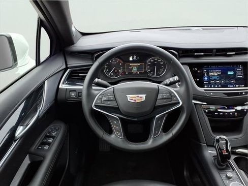 Used 2025 Cadillac XT5 Premium Luxury image 14