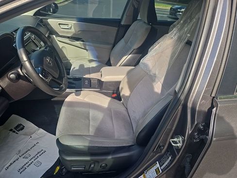 Used 2017 Toyota Camry XSE w/ Advanced Technology Package image 3