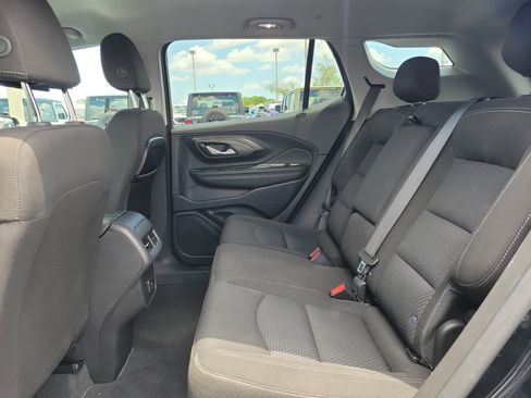 Used 2024 GMC Terrain SLE FWD image 16