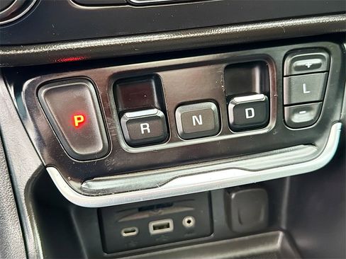 Used 2020 GMC Terrain SLT w/ Preferred Package image 17