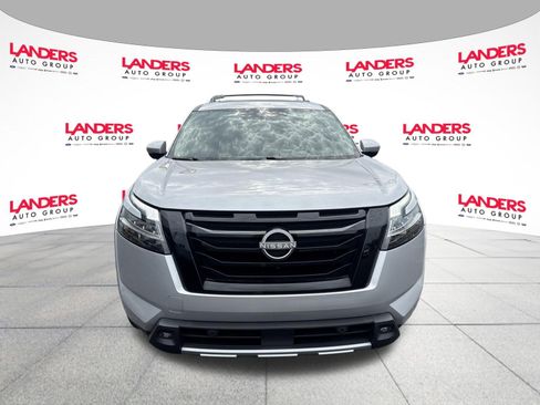 Used 2023 Nissan Pathfinder SL w/ SL Premium Package FWD image 3