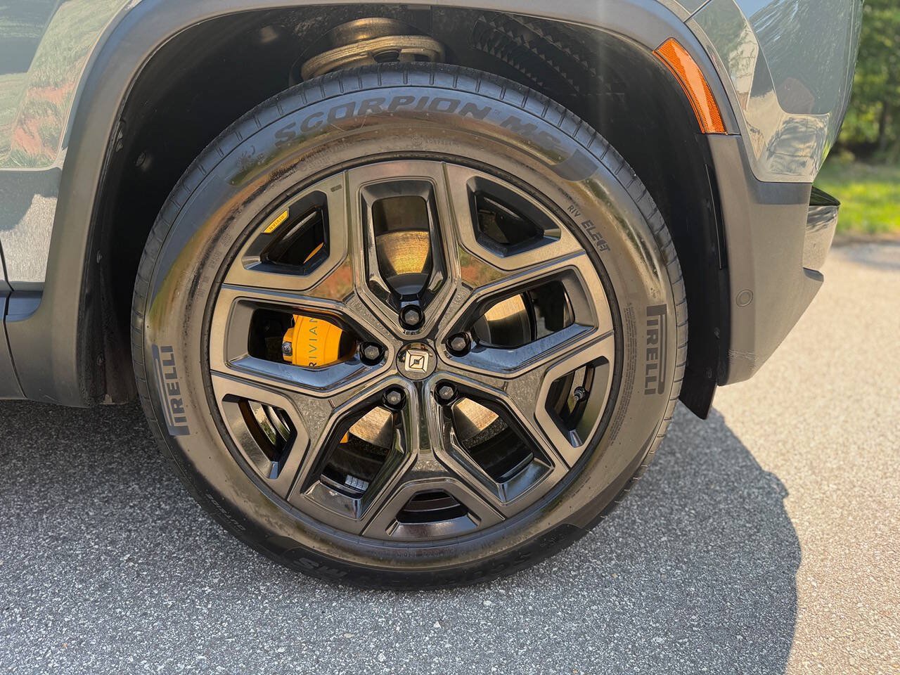 Used 2026 Rivian R1S Premium Tri AWD/4WD image 16