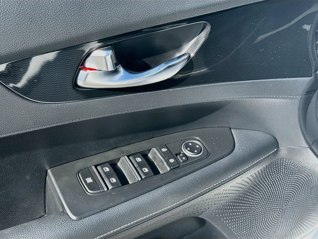 Certified 2023 Kia Forte GT-Line FWD image 18