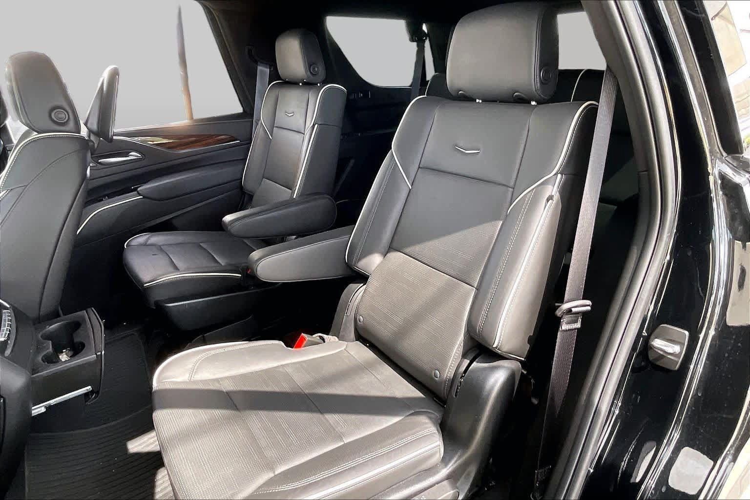 Used 2024 Cadillac Escalade Premium Luxury RWD image 20
