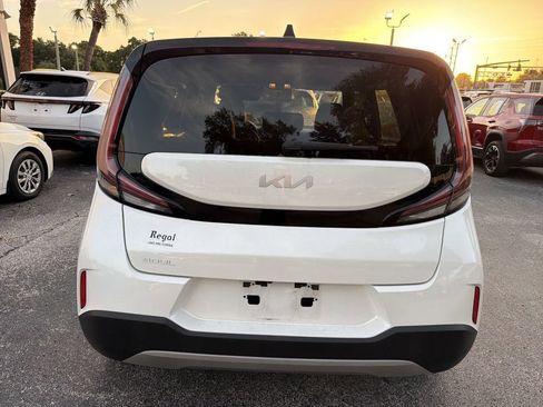 Certified 2023 Kia Soul LX w/ LX Technology Package FWD image 8