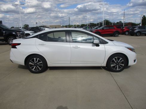 Used 2025 Nissan Versa SV FWD image 6