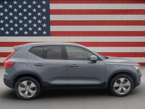 Used 2022 Volvo XC40 T5 Momentum AWD/4WD image 6