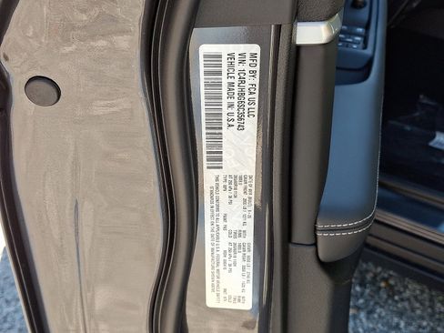 New 2025 Jeep Grand Cherokee Limited image 17