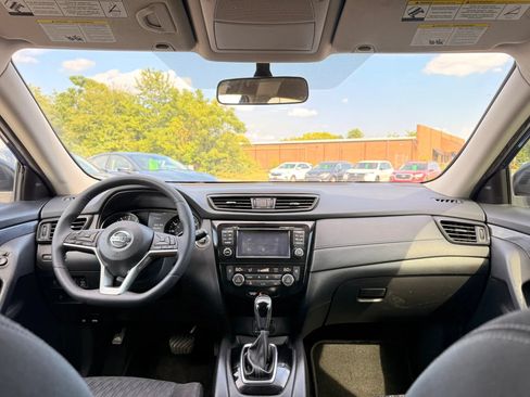 Used 2017 Nissan Rogue SV w/ SV Premium Package FWD image 13