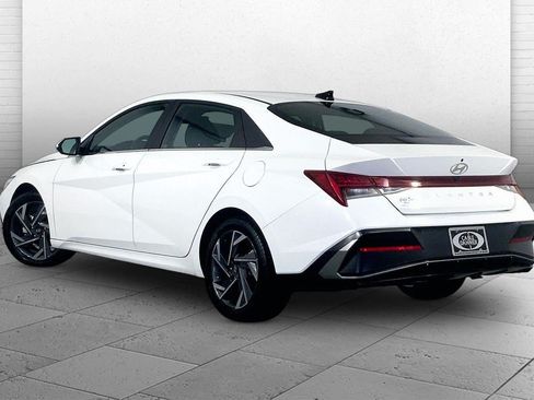 Used 2025 Hyundai Elantra SEL FWD image 11