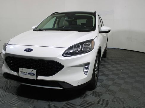 Certified 2020 Ford Escape Titanium image 4