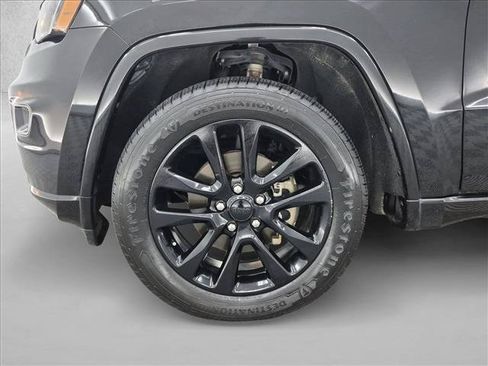 Used 2018 Jeep Grand Cherokee Altitude AWD/4WD image 26