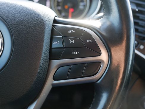 Used 2020 Jeep Cherokee Latitude w/ Cold Weather Group image 30