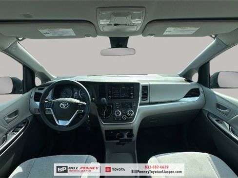Used 2020 Toyota Sienna L image 10