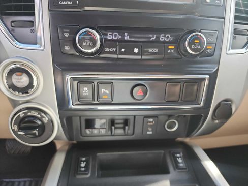 Used 2016 Nissan Titan SL image 27