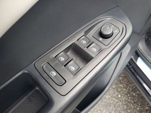 New 2026 Volkswagen Taos SE image 15