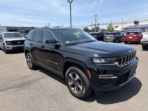 Used 2022 Jeep Grand Cherokee Limited 4xe w/ Luxury Tech Group II AWD/4WD image 7