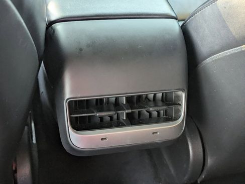 Used 2021 Tesla Model Y Long Range image 18