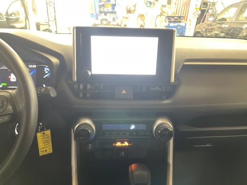 Certified 2025 Toyota RAV4 LE AWD/4WD image 18
