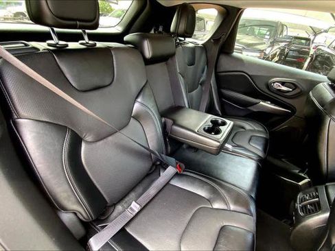 Certified 2022 Jeep Cherokee Latitude Lux AWD/4WD image 18
