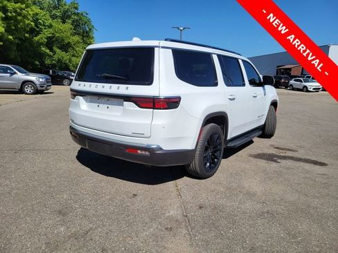 Used 2022 Jeep Wagoneer Series II w/ Premium Group I AWD/4WD image 3