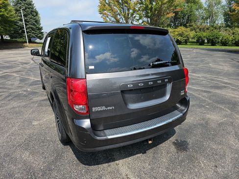 Used 2019 Dodge Grand Caravan GT FWD image 3