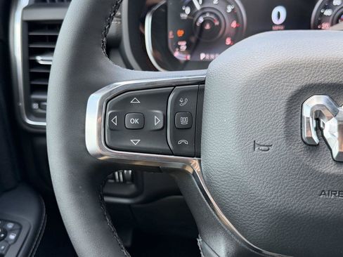 Used 2025 RAM 2500 Laramie AWD/4WD image 21