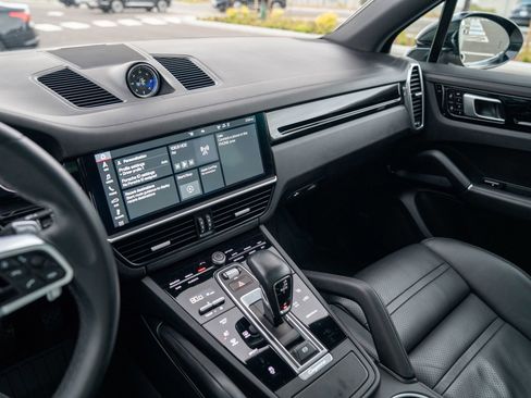 Certified 2020 Porsche Cayenne image 15
