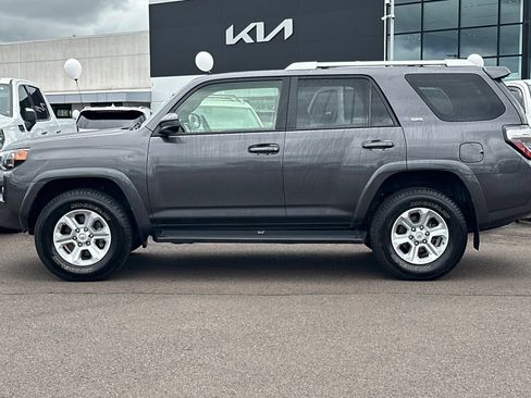 Used 2016 Toyota 4Runner SR5 AWD/4WD image 7