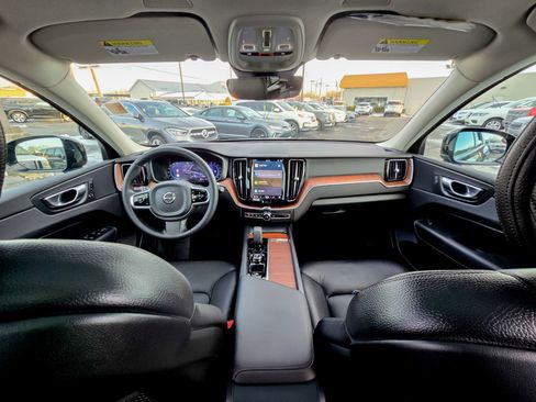 Used 2024 Volvo XC60 B5 Plus image 2