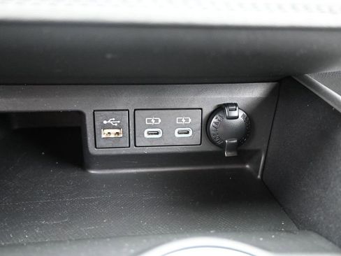 Used 2023 Toyota Highlander L FWD image 33