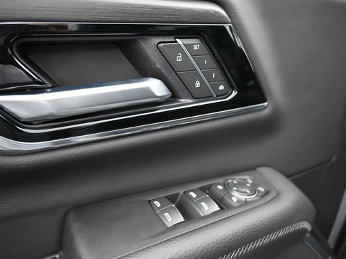 Used 2025 GMC Yukon Denali w/ Denali Reserve Package AWD/4WD image 9