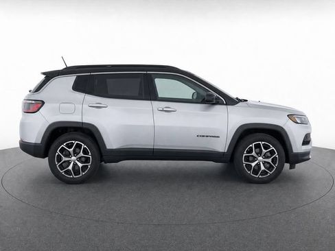 Used 2024 Jeep Compass Limited AWD/4WD image 2