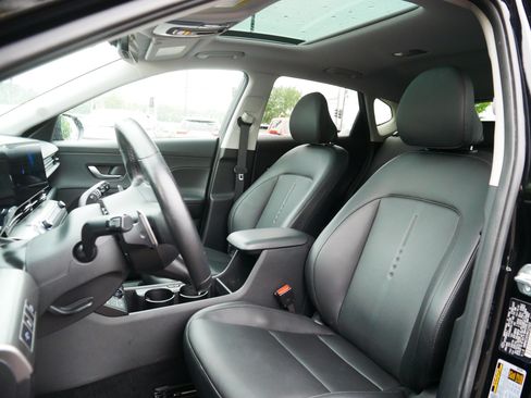 Used 2024 Hyundai Kona Limited AWD/4WD image 13