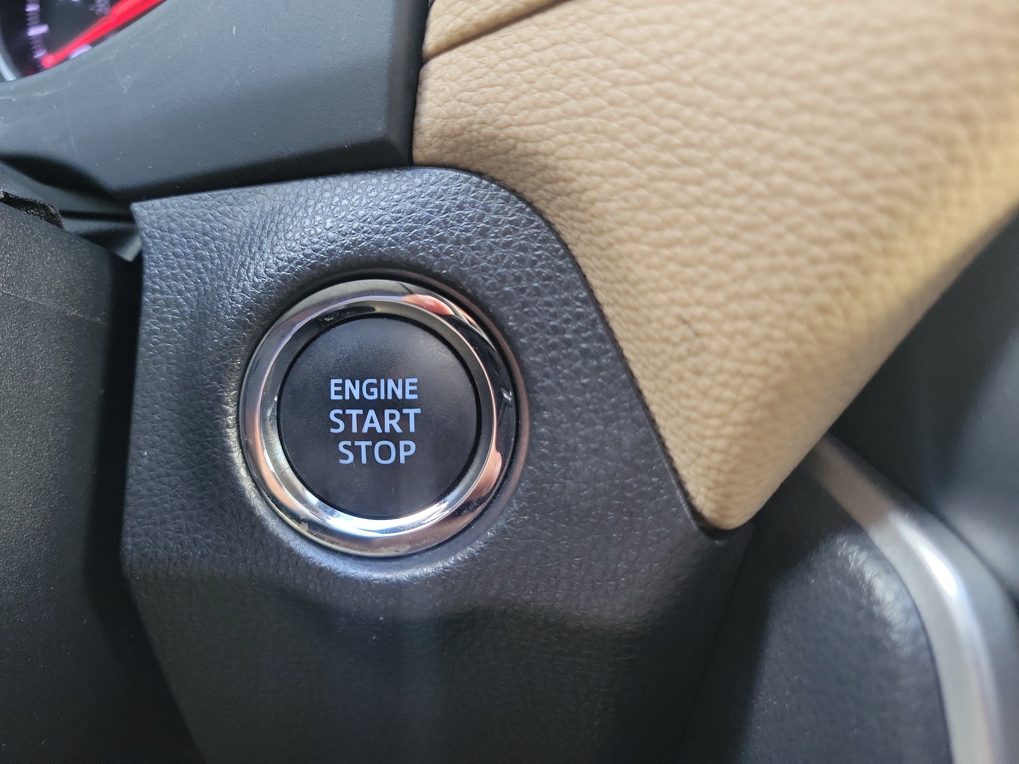 Used 2019 Toyota RAV4 XLE Premium FWD image 31