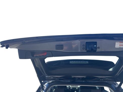 Used 2021 Toyota RAV4 XLE w/ Convenience Package image 8