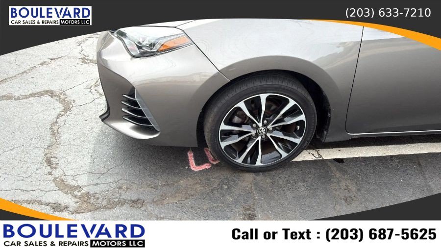 Used 2018 Toyota Corolla SE w/ SE Premium Package FWD image 9