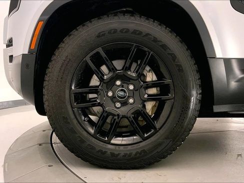 Used 2020 Land Rover Defender 110 SE image 8