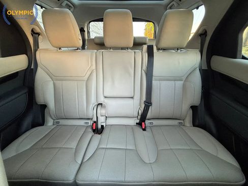 Used 2018 Land Rover Discovery SE image 45