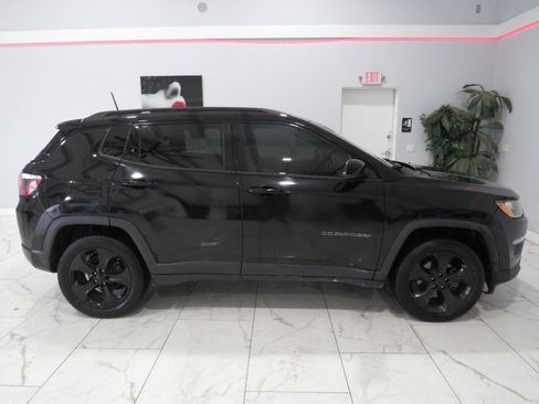 Used 2019 Jeep Compass Latitude AWD/4WD image 2