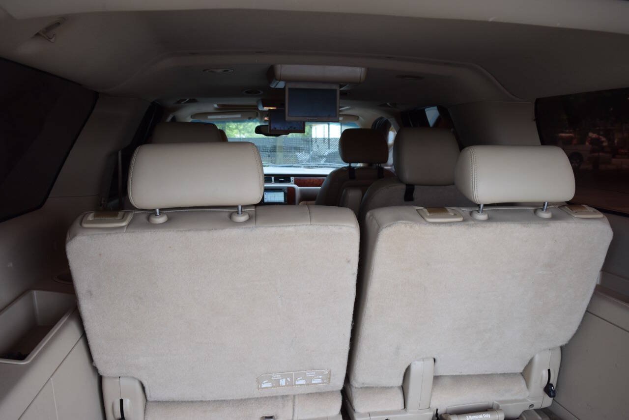 Used 2014 Chevrolet Suburban LTZ RWD image 60