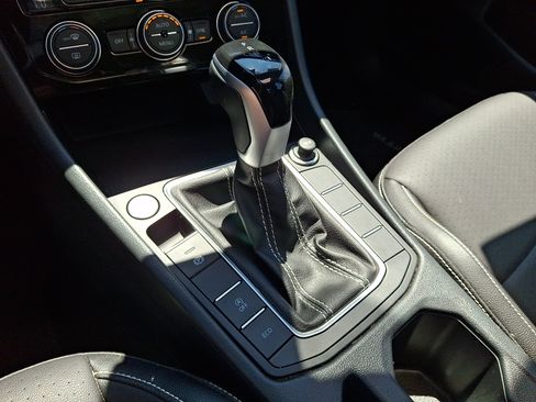 Certified 2023 Volkswagen Jetta SE w/ Panoramic Sunroof Package FWD image 15