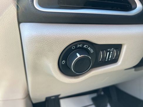 Used 2023 Chrysler Voyager LX FWD image 15