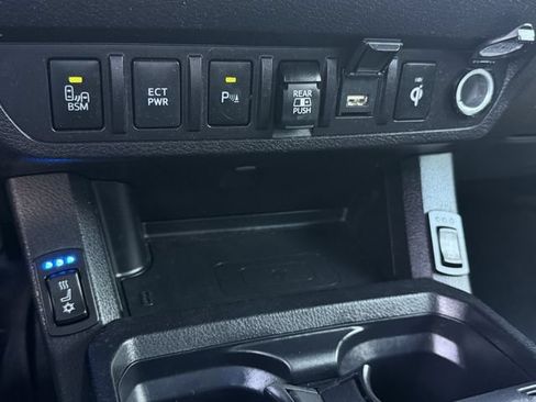Used 2023 Toyota Tacoma TRD Off-Road w/ Technology Package AWD/4WD image 21