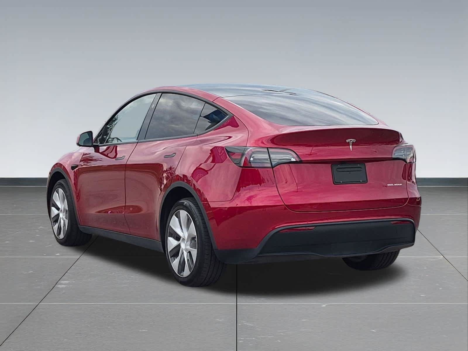 Used 2024 Tesla Model Y Long Range AWD/4WD image 4