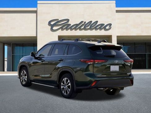 Used 2024 Toyota Highlander XLE image 7